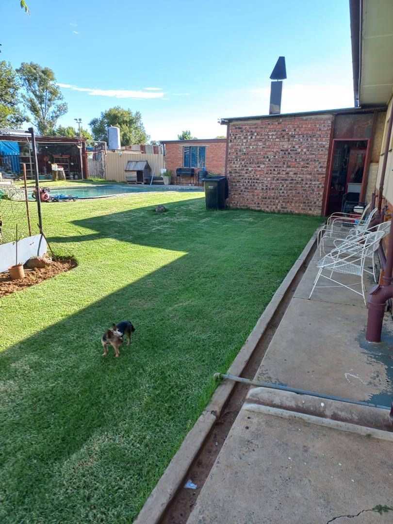 9 Bedroom Property for Sale in Bloemspruit Free State